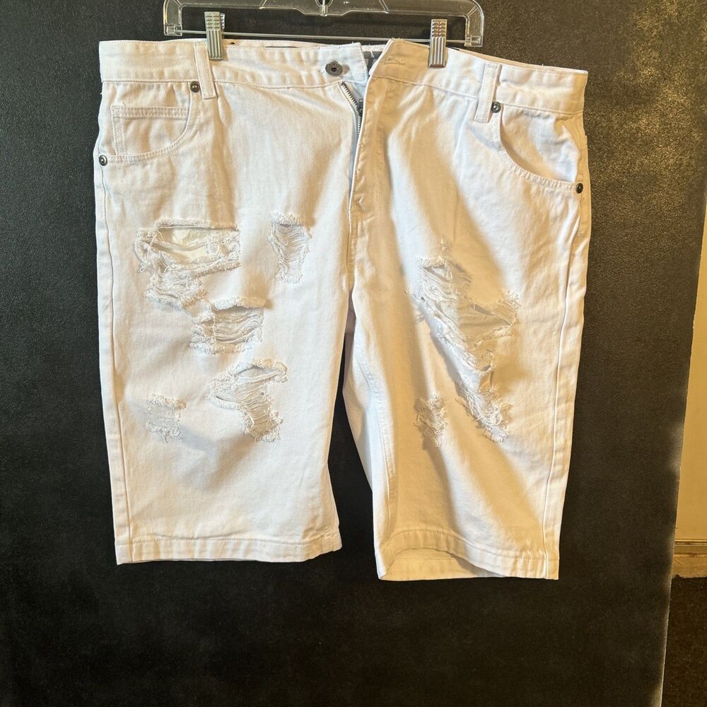 noiz jeans White “ripped “ Size 42 Men’s #342 Run Small Fit Like Size 40